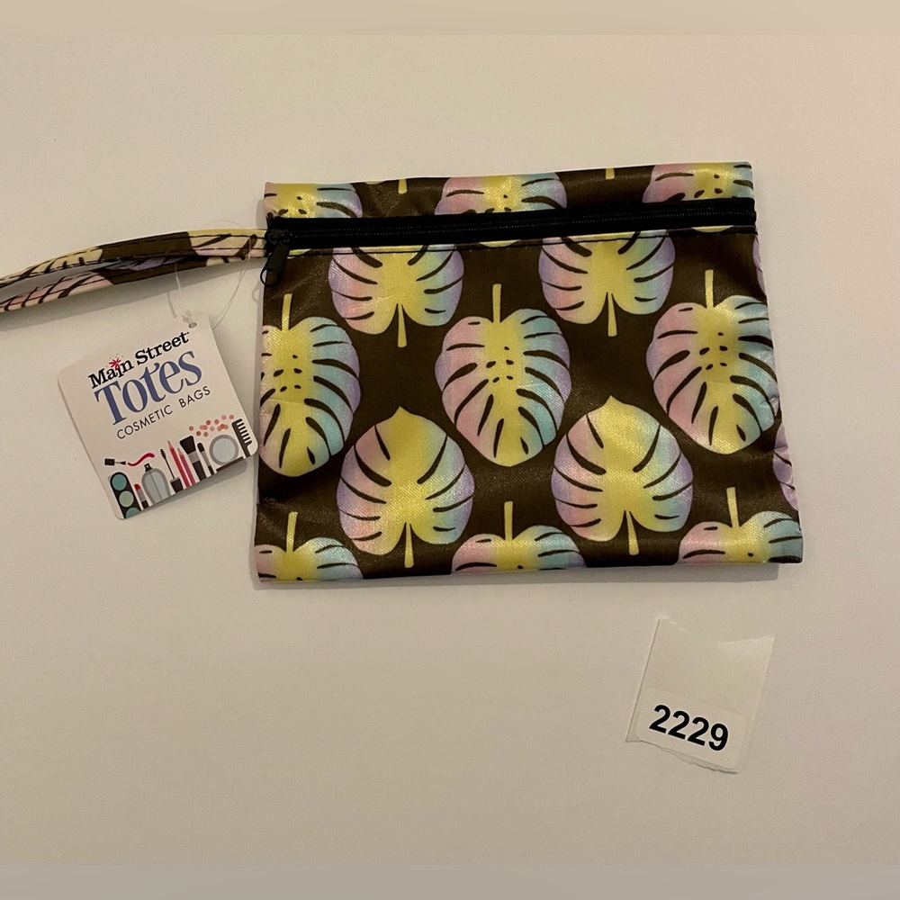 ❌Must Bubdle❌Cute Wristlet Cosmetic Bag NWT
